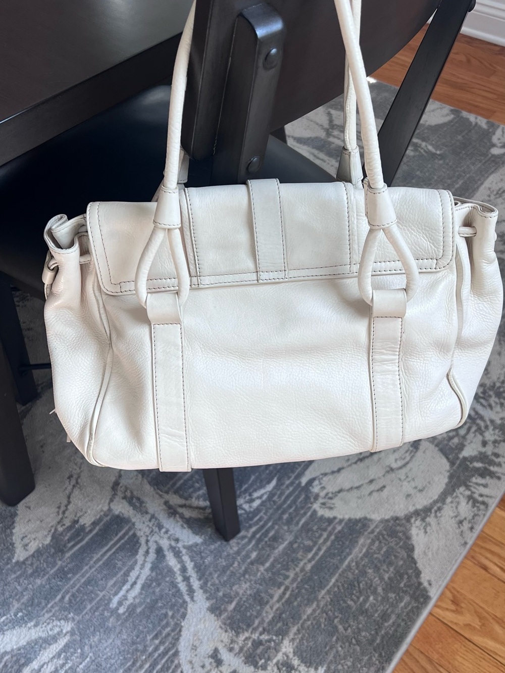 Salvatore Ferragamo Cream Shoulder Satchel Bag - Elegant Everyday Carry - Picture 2 of 5